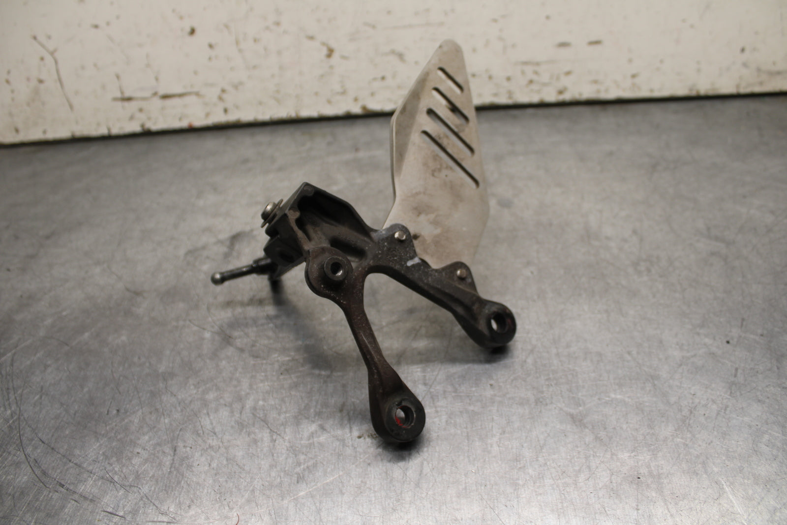 13-17 KAWASAKI NINJA ZX6R ZX636E LEFT REARSET REAR SET DRIVER FOOT PEG BB735