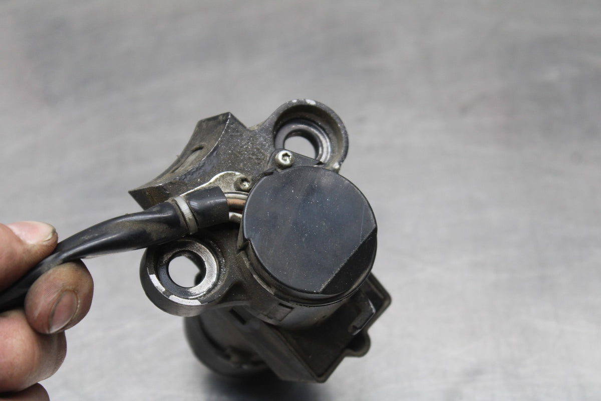 05-06 KAWASAKI NINJA ZX6R IGNITION LOCK AND SEAT LOCK BB877