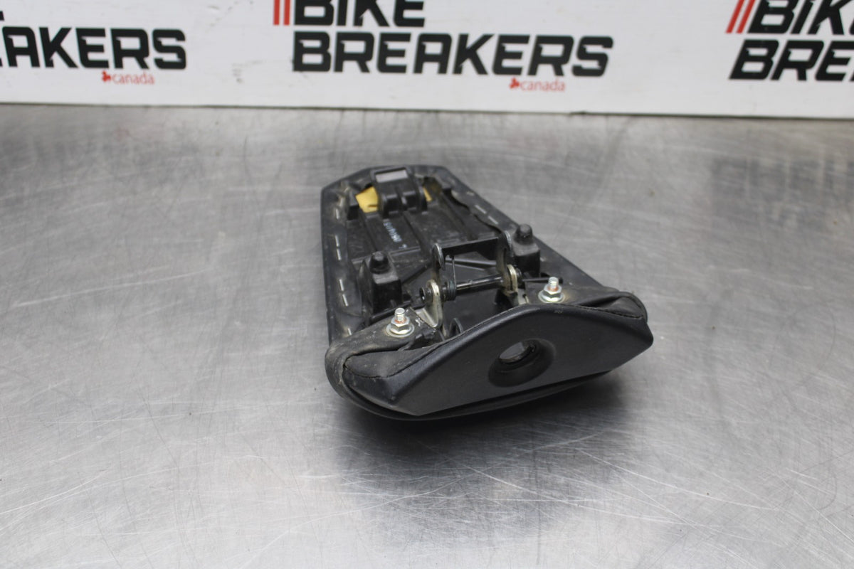 22-25 YAMAHA YZF R7 REAR BACK PASSENGER TANDEM SEAT PAD SADDLE PILLION BB769