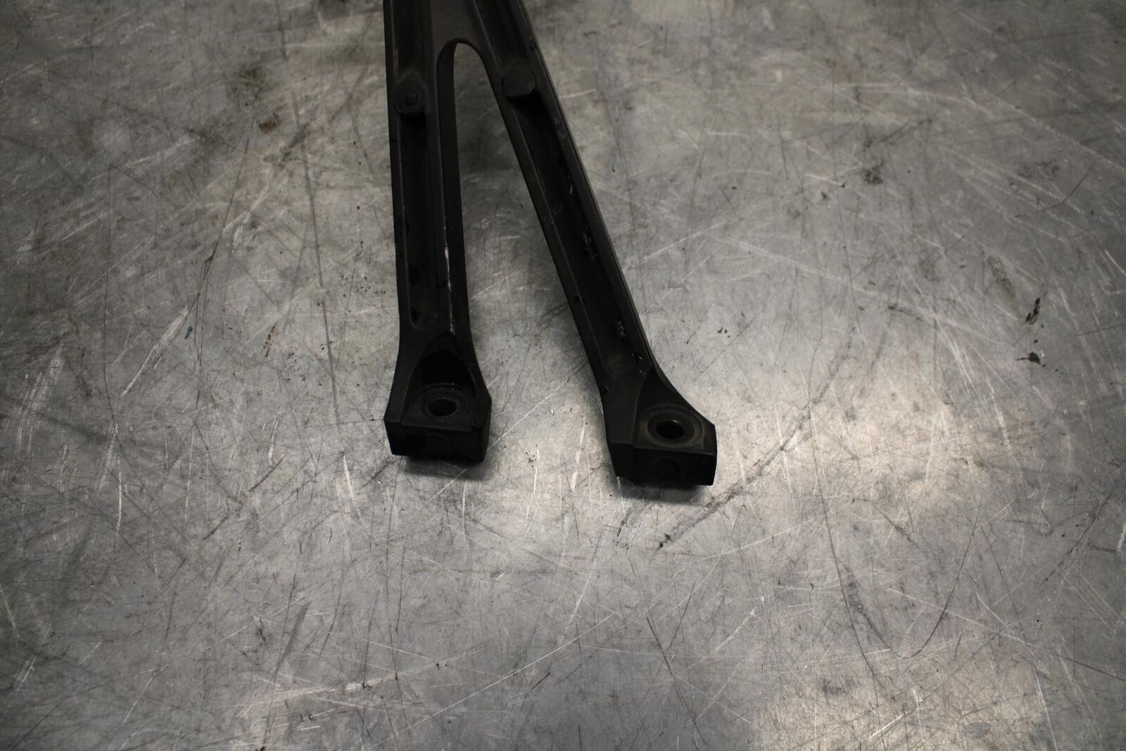 13 SUZUKI GSXR750 RIGHT REAR BACK PASSENGER PEG BB474