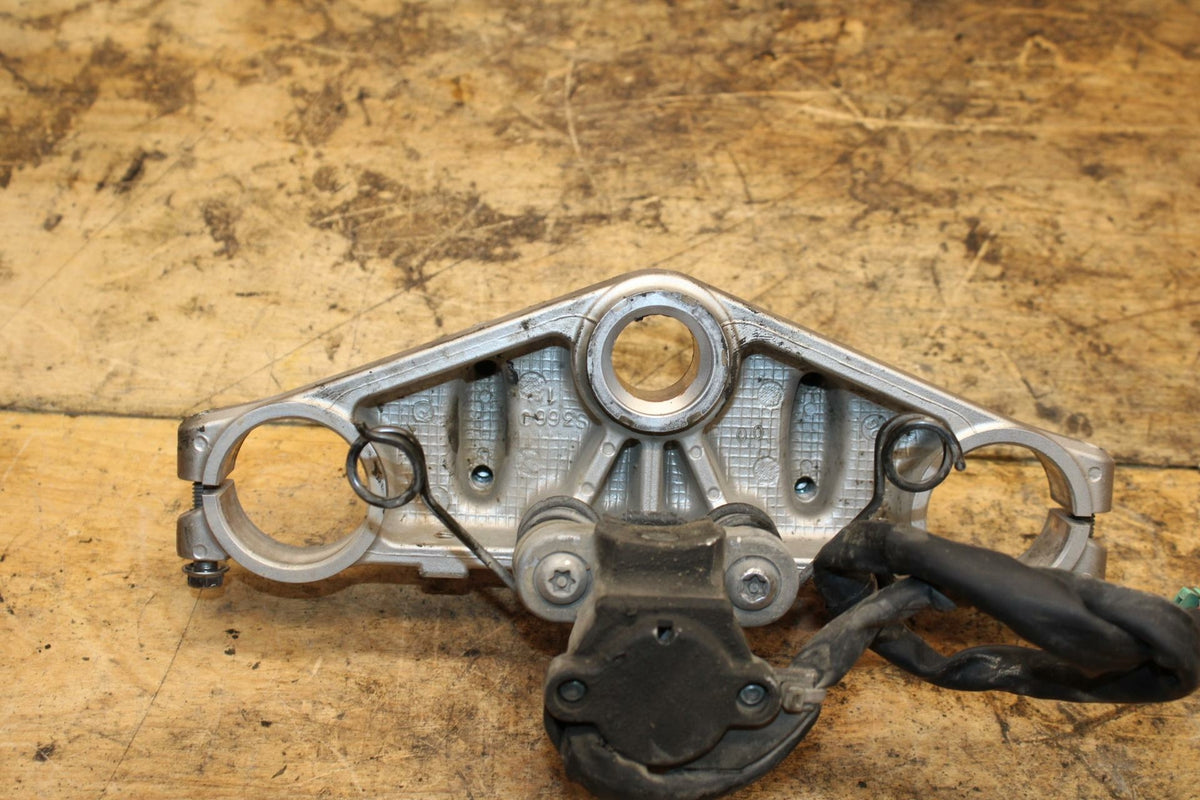 07-11 SUZUKI VSTROM 650 UPPER TREE IGNITION LOCK WITHOUT KEY BB340