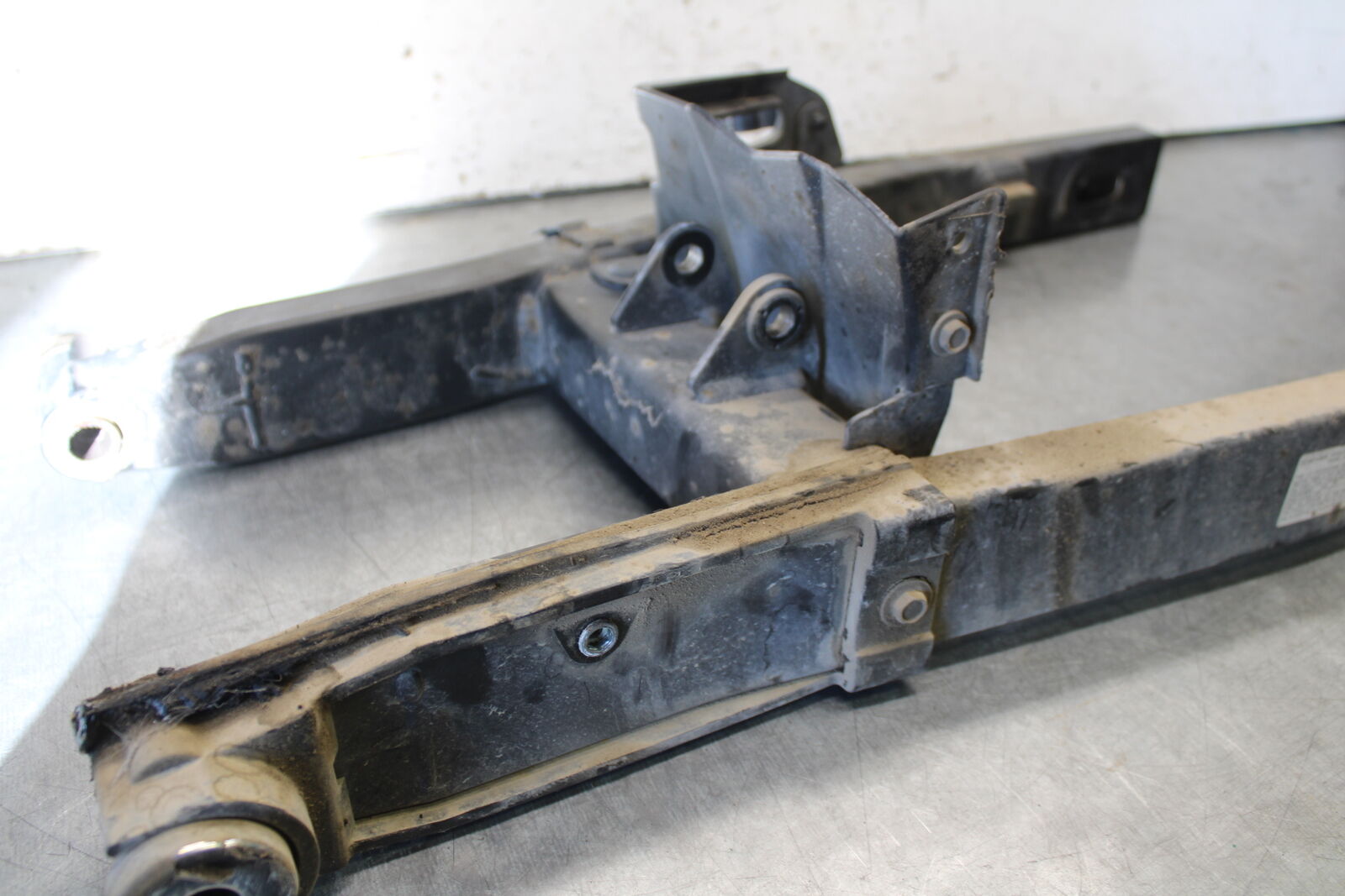 09-15 YAMAHA FZ6R REAR SWINGARM BACK SUSPENSION SWING ARM BB686