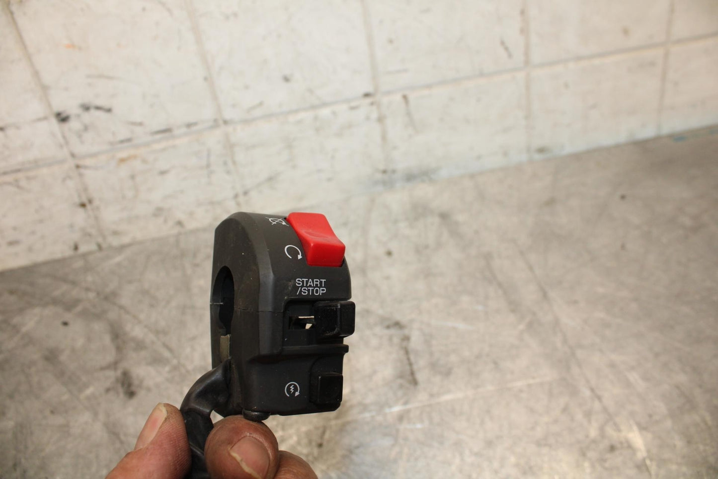 2009 Kawasaki Ninja ZX6R ZX600R RIGHT CLIP ON HANDLE KILL OFF START SWITCH BB44