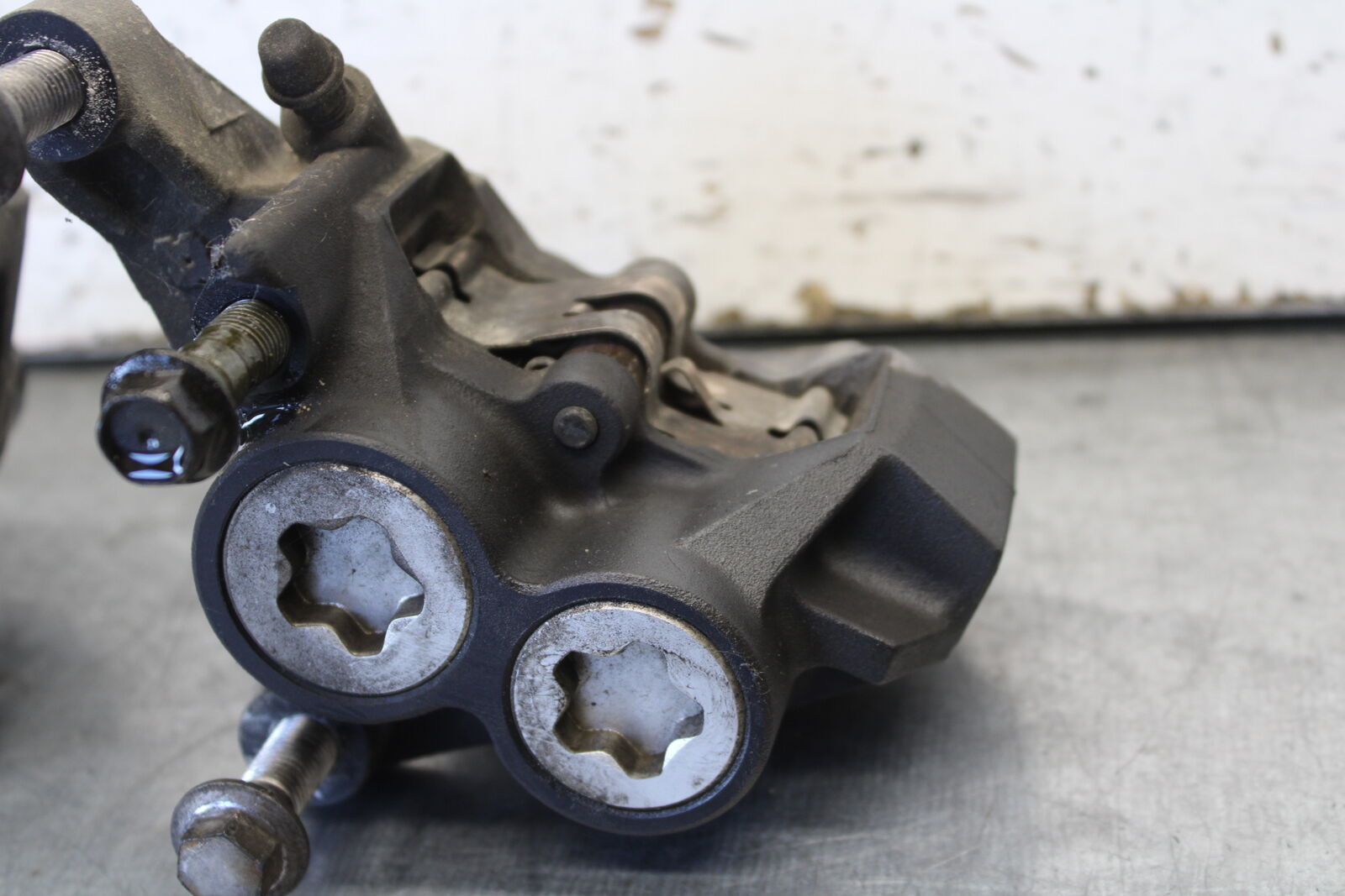 07-09 YAMAHA FZ6 RIGHT LEFT FRONT BRAKE CALIPER SET PAIR CALIPERS BB713