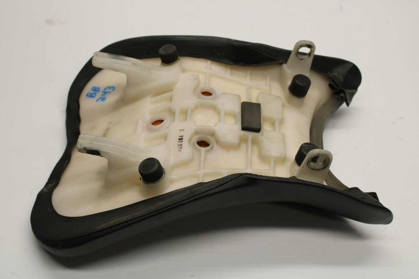 06-07 SUZUKI GSXR600 FRONT DRIVERS SEAT PAD SADDLE PILLION BB243