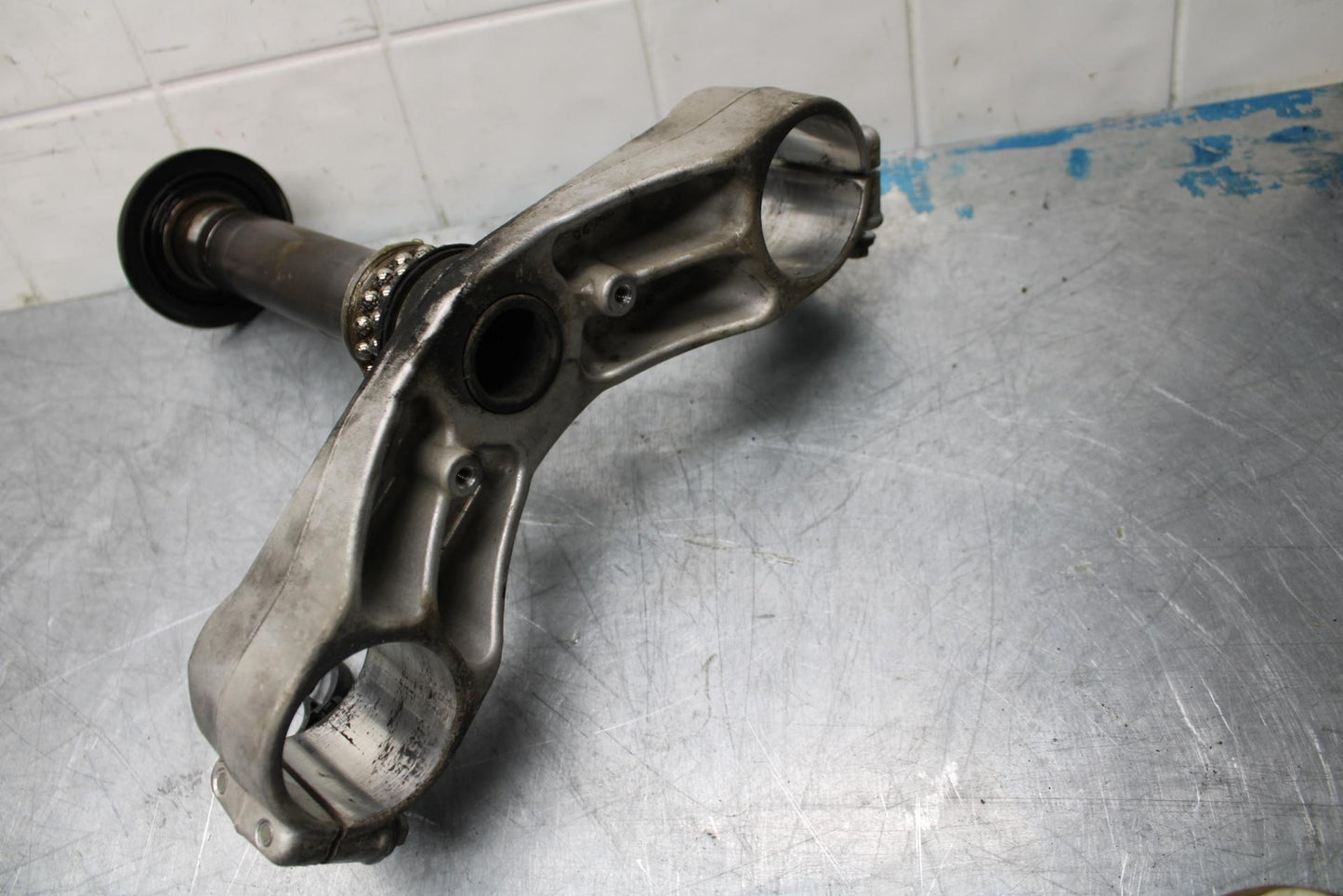 07-08 KAWASAKI CONCOURS 1400 ABS FRONT FORKS CLAMP LOWER TRIPLE TREE STEM BB449