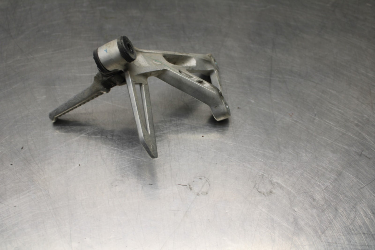 18 HONDA CB500F REAR BACK PASSENGER PEG SET PAIR BB861