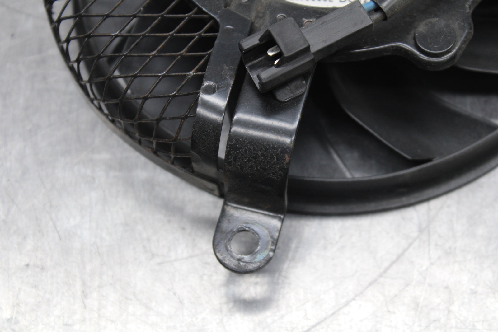 09 SUZUKI GSXR600 ENGINE RADIATOR COOLING FAN BB759