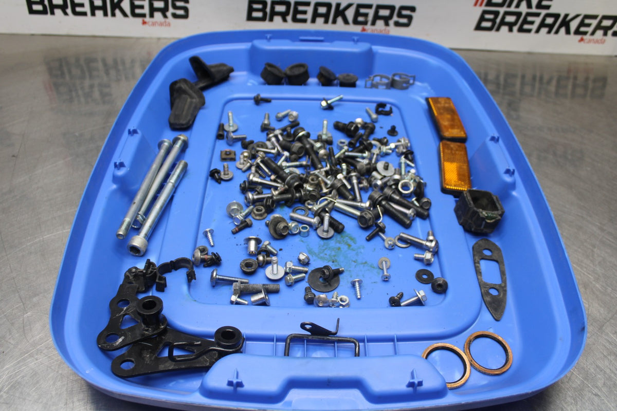 17-18 YAMAHA YZF R3 MOUNTING BOLTS HARDWARE MOTOR SCREWS BB788