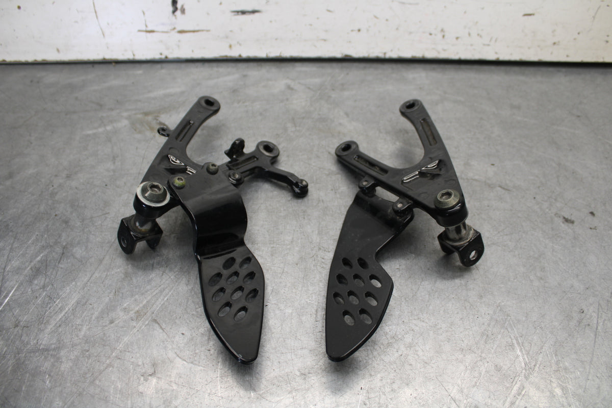04-06 YAMAHA YZF R1 BLACK POWDER COATED LEFT RIGHT REARSET REAR SET BB659 
