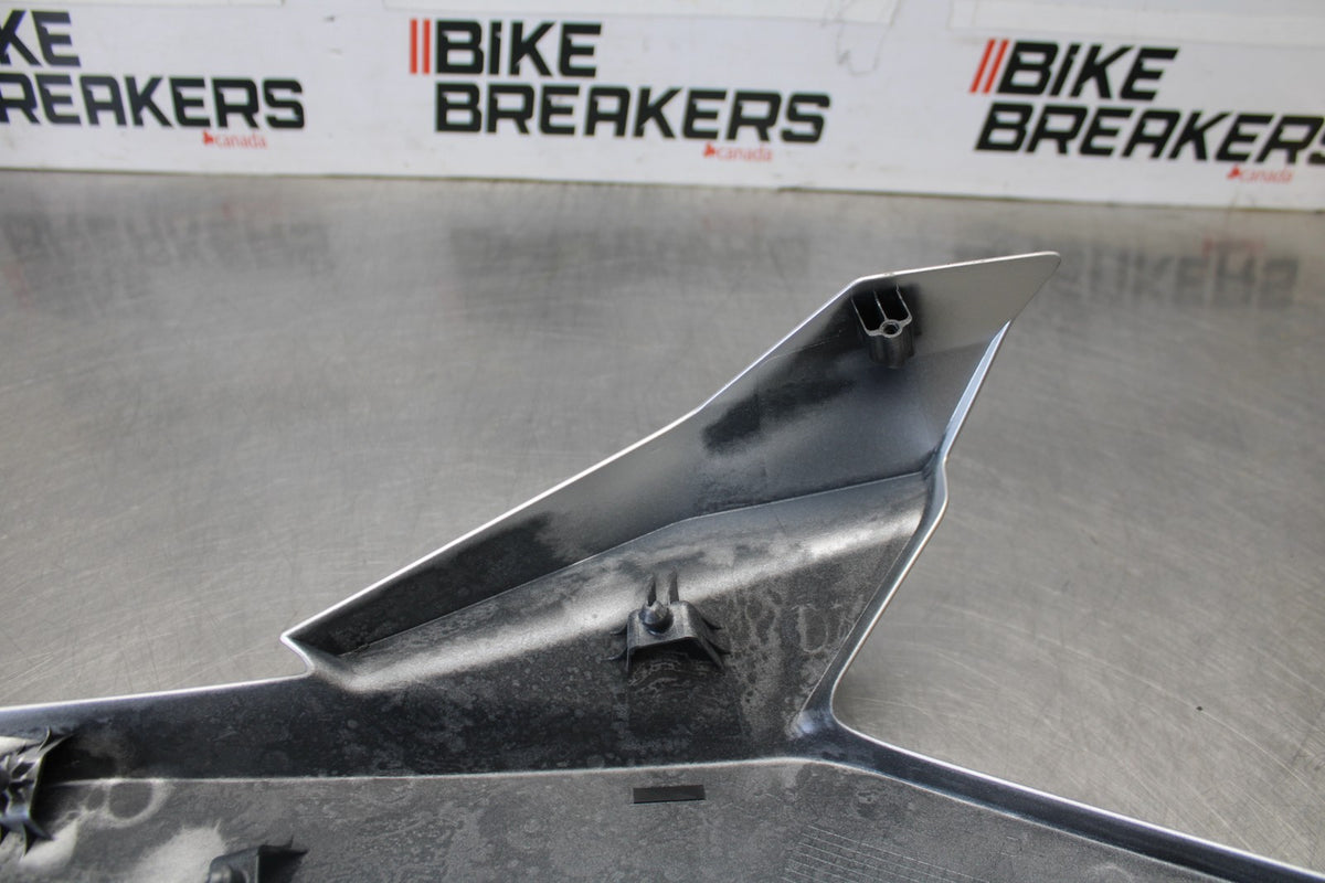 24-26 SUZUKI GSXS1000GX RIGHT FRONT UPPER MID SIDE FAIRING COWL PLASTIC BB00
