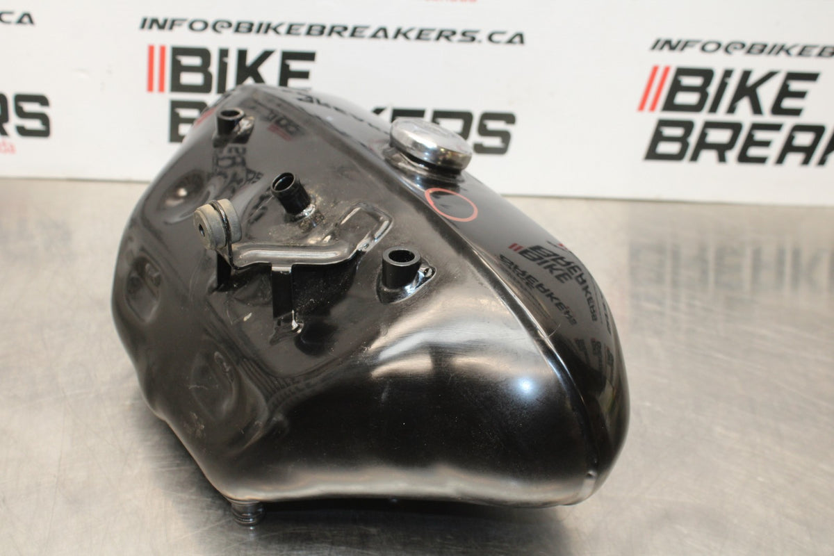 05 TRIUMPH ROCKET III ENGINE OIL TANK PAN BOX BB186