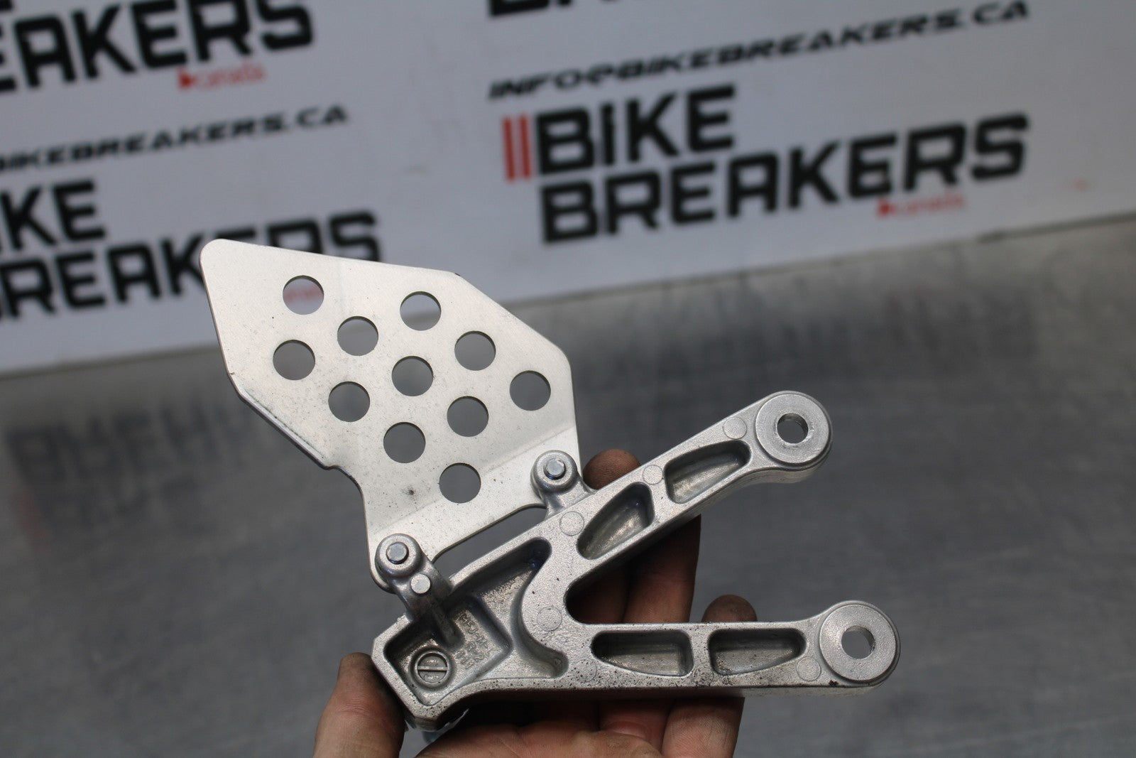 13-24 HONDA CBR600RR LEFT REARSET REAR SET DRIVER FOOT PEG REST STOP BB772