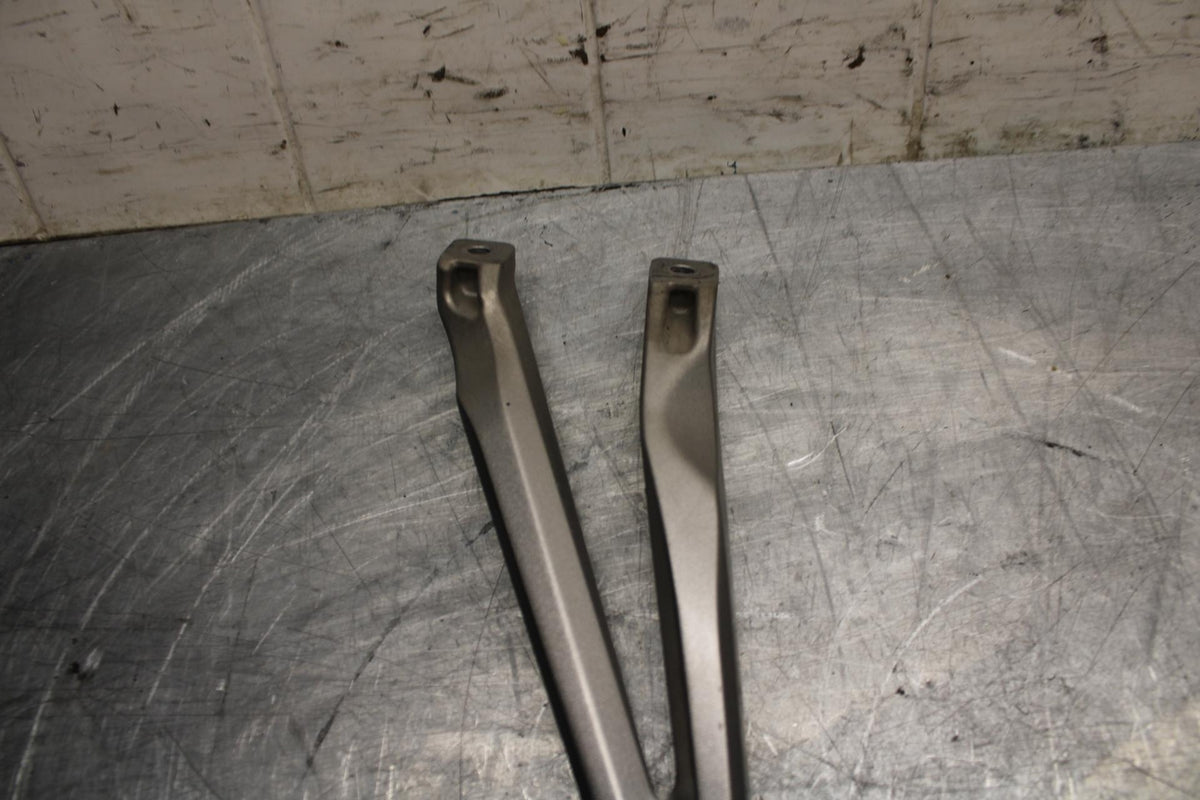 07-08 YAMAHA YZF R1 LEFT REAR BACK PASSENGER PEG 5JJ-27431-10-00 BB483