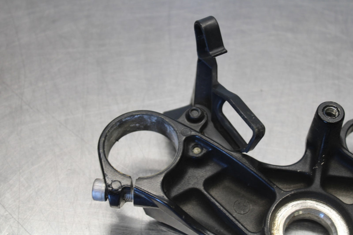 03-04 YAMAHA YZF R6 FORKS UPPER TRIPLE TREE CLAMP BB890