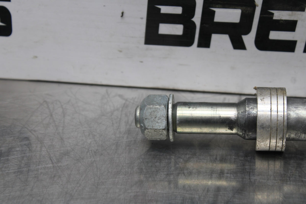 09 HARLEY-DAVIDSON SPORTSTER 1200 CUSTOM XL1200C FRONT WHEEL AXLE BOLT BB776