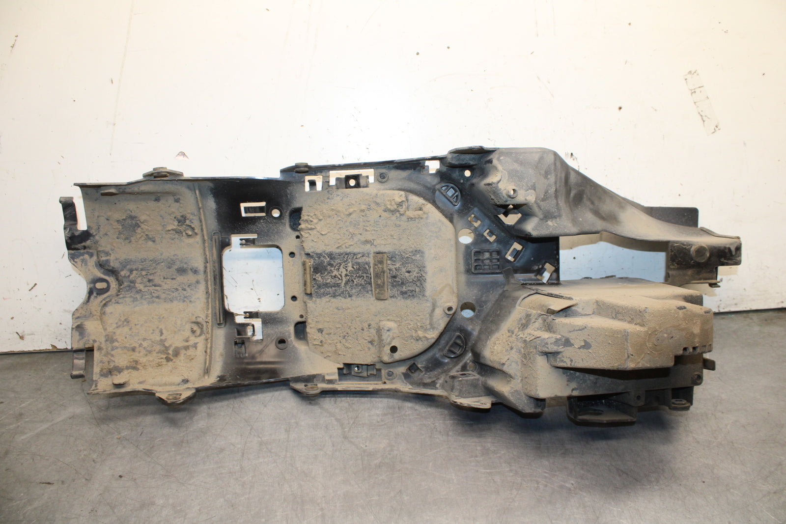 16-17 KAWASAKI VULCAN S 650 EN650 ABS BATTERY TRAY BOX HOLDER BB731