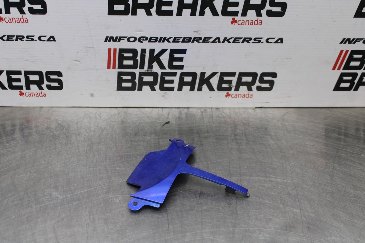 06-07 SUZUKI GSXR750 CENTER REAR BACK TAIL FAIRING COVER TRIM COWL BB811
