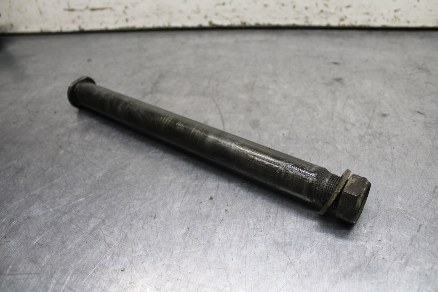 06-07 YAMAHA YZF R6 REAR AXLE BACK WHEEL RIM PIVOT BOLT AXEL BB742