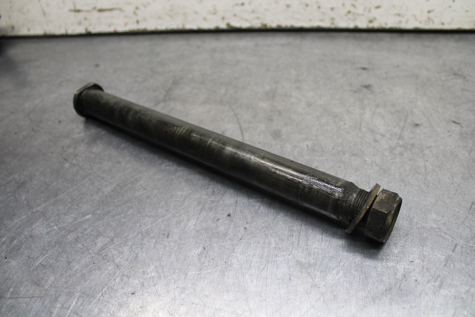 06-07 YAMAHA YZF R6 REAR AXLE BACK WHEEL RIM PIVOT BOLT AXEL BB742