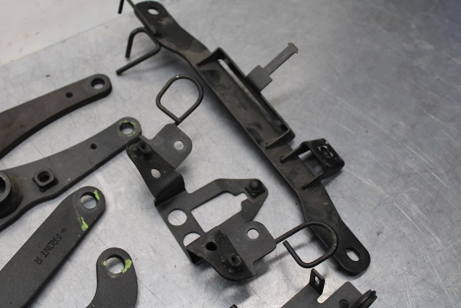 20 KAWASAKI Z400 ER400 ABS ENGINE MOUNT MOTOR BRACKET BB586