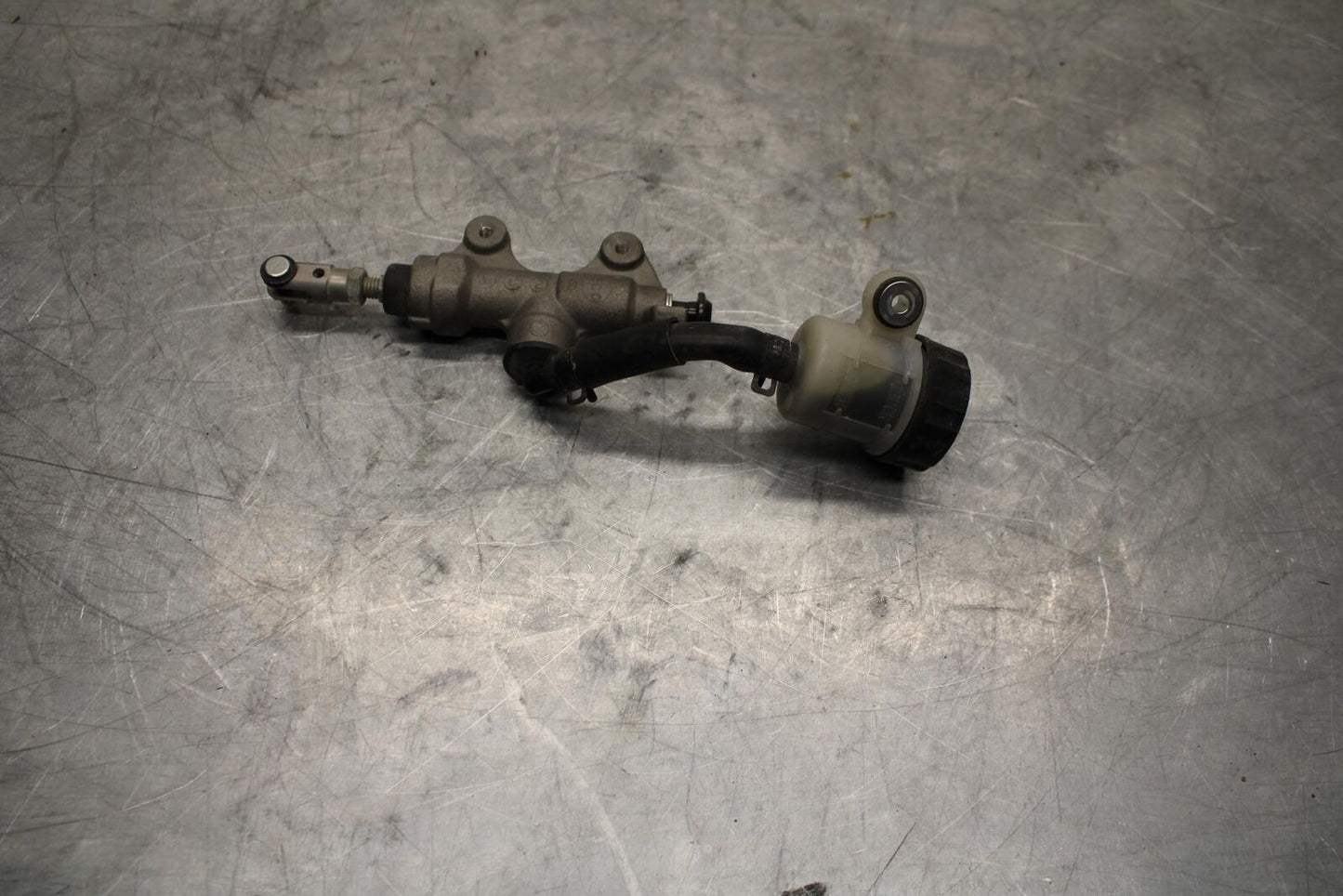 08-16 YAMAHA YZF R6 REAR BACK BRAKE MASTER CYLINDER W RESERVOIR BB443