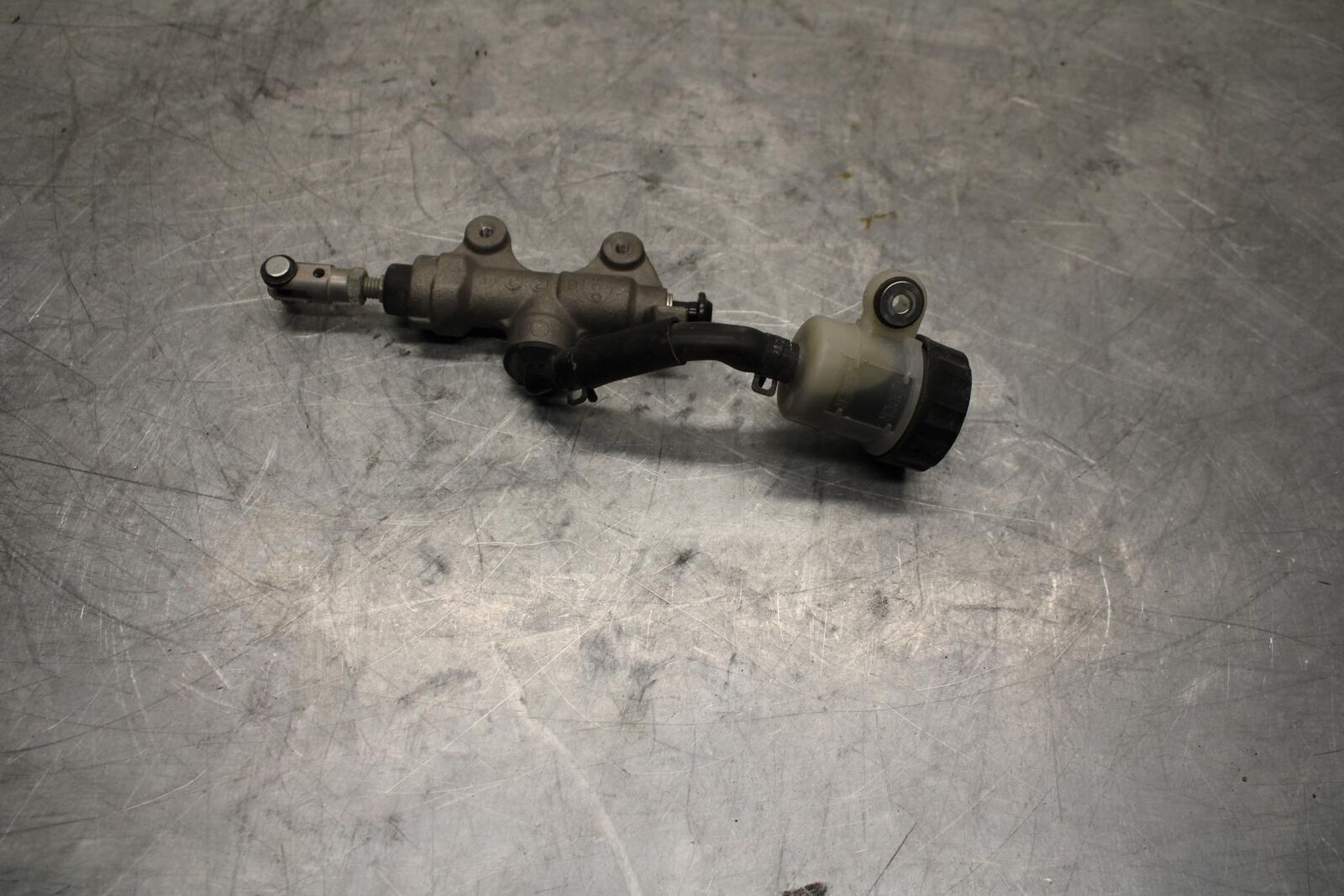 08-16 YAMAHA YZF R6 REAR BACK BRAKE MASTER CYLINDER W RESERVOIR BB443