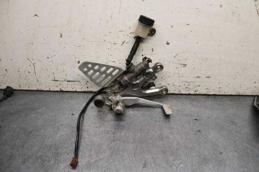06-07 YAMAHA YZF R6 RIGHT REARSET REAR SET DRIVER FOOT PEG REST STOP BB742
