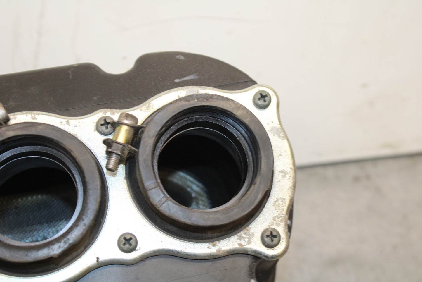 03-05 YAMAHA YZF R6  AIRBOX AIR INTAKE FILTER BOX BB751