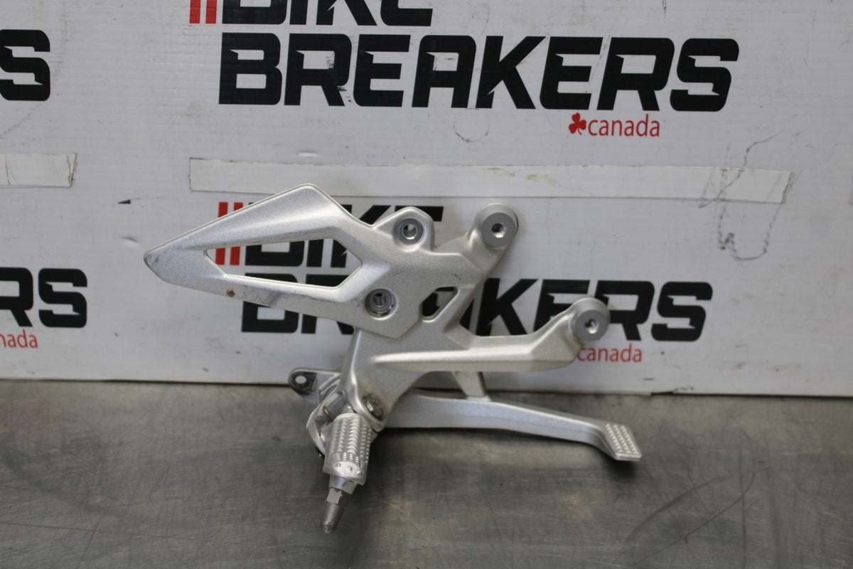 17-20 BMW S1000R RIGHT REARSET REAR SET DRIVER FOOT PEG REST STOP BB909