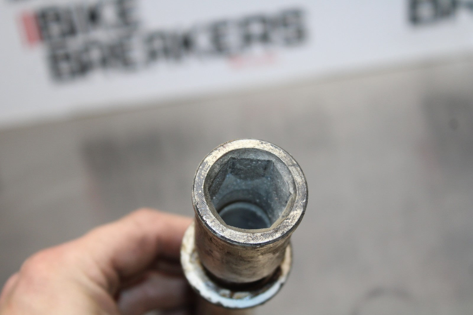 07-08 KAWASAKI NINJA ZX6R FRONT WHEEL RIM AXLE PIVOT BOLT BB203