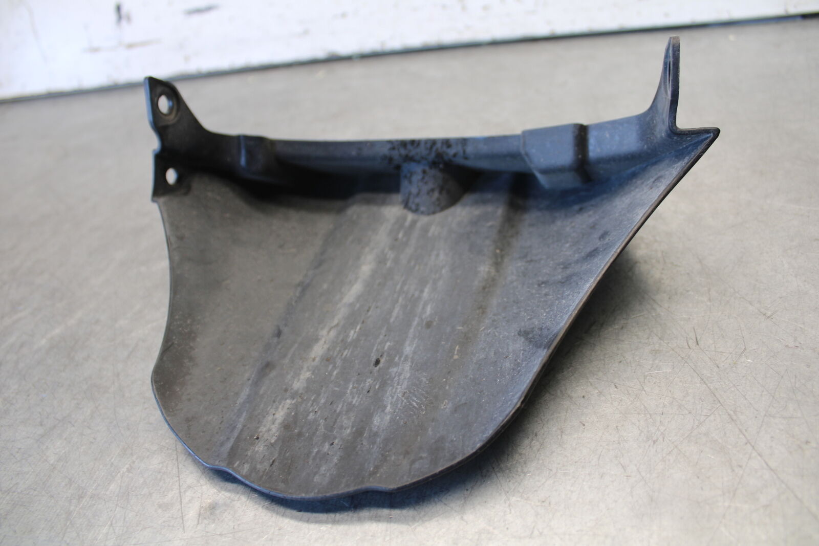 05-06 SUZUKI GSXR1000 REAR BACK WHEEL TIRE HUGGER FENDER 63114-41G00-291 BB663