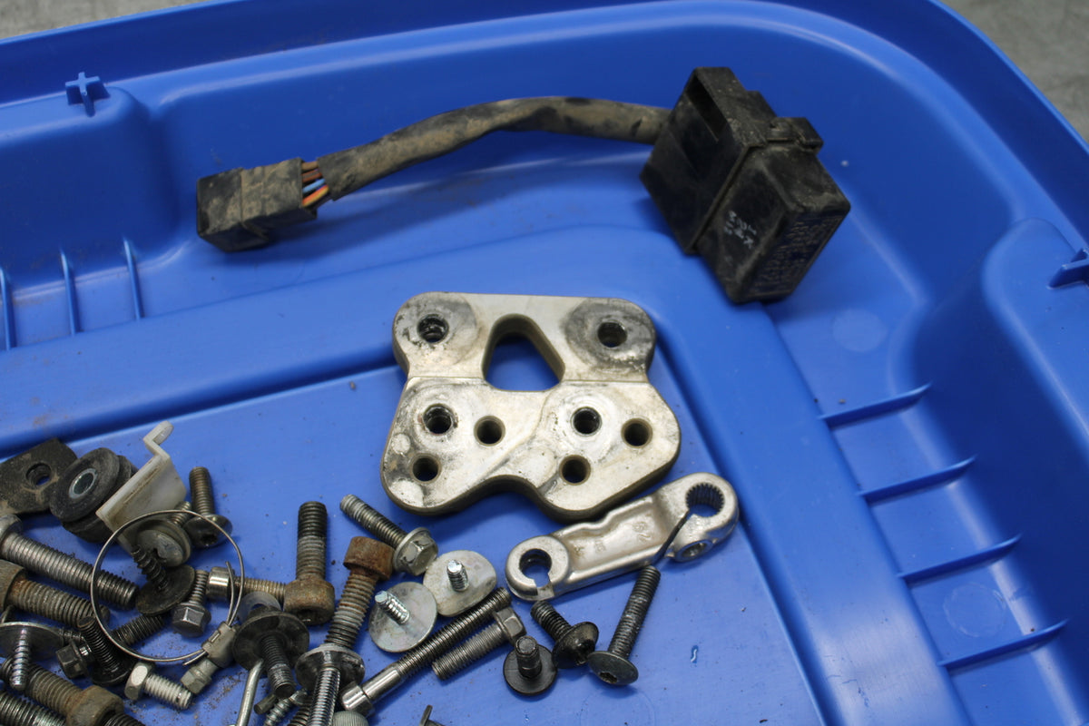 08-10 SUZUKI GSXR 600 MOUNTING BOLTS HARDWARE MOTOR SCREWS  BB721