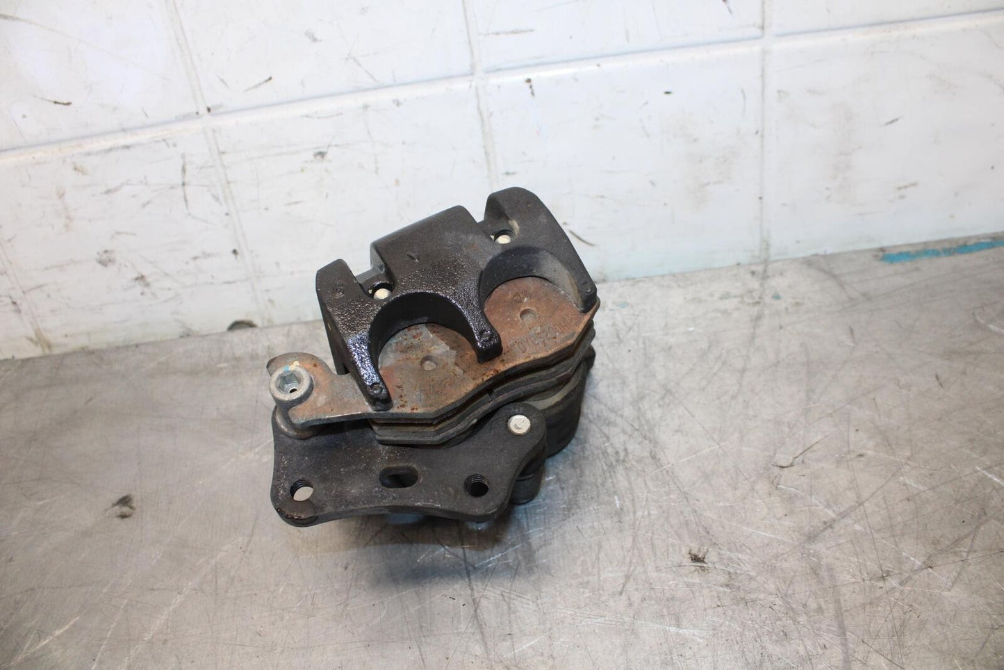 18 KAWASAKI Z 400  FRONT BRAKE CALIPER BB469