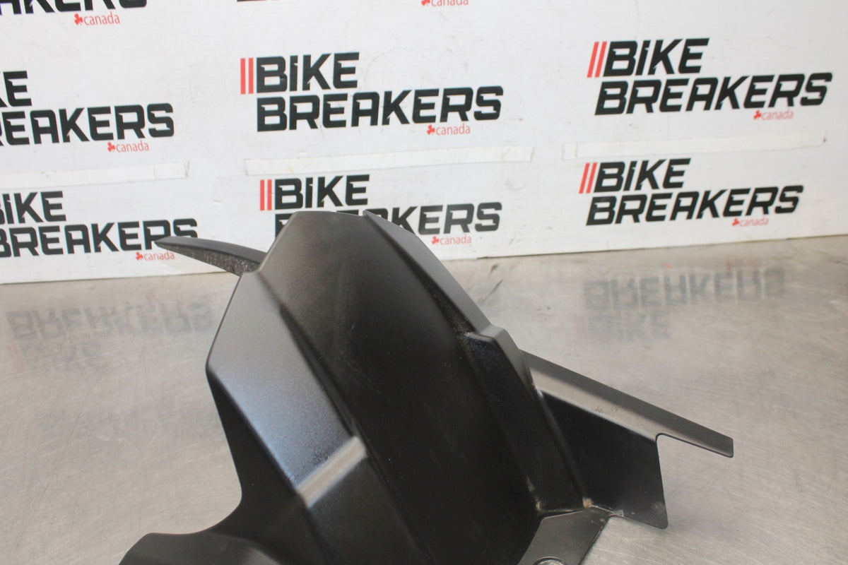 25 KAWASAKI Z900 REAR BACK DRIVE CHAIN GUARD COVER SHIELD BB928
