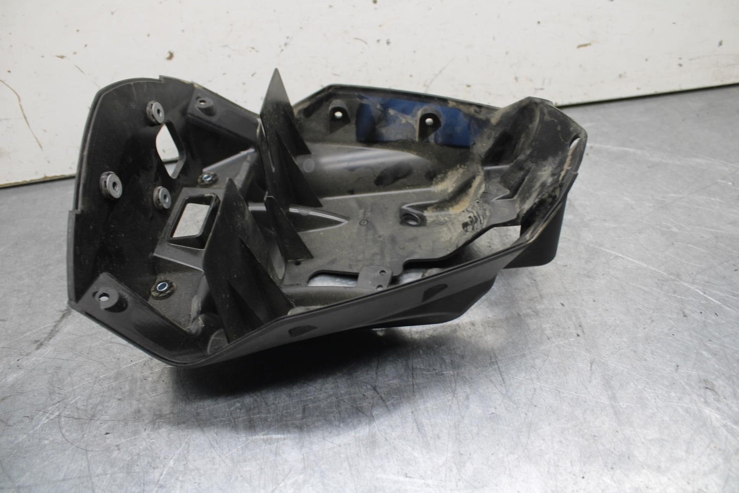 16-18 KTM 690 DUKE UPPER FAIRING MIRROR GAUGES STAY BRACKET BB631