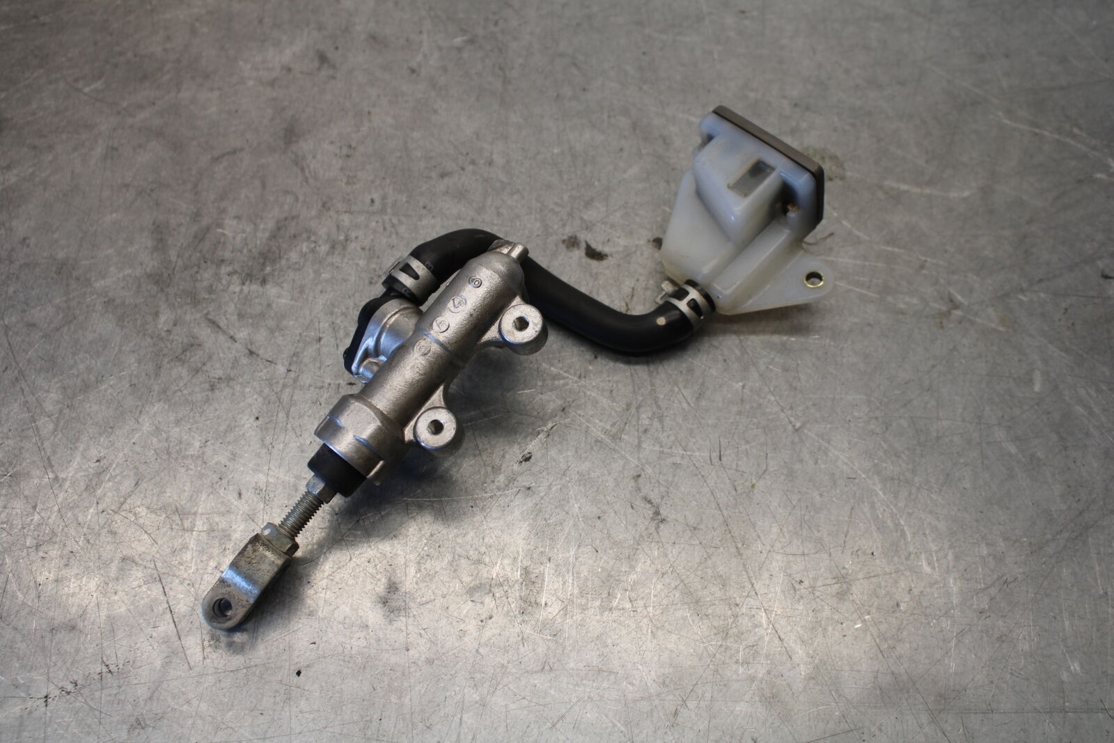 03-07 SUZUKI SV1000S REAR BACK BRAKE MASTER CYLINDER W RESERVOIR BB657