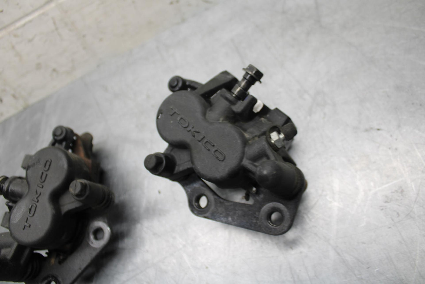 11-14 KAWASAKI VERSYS 650 LE 650C RIGHT LEFT FRONT BRAKE CALIPER SET PAIR BB498