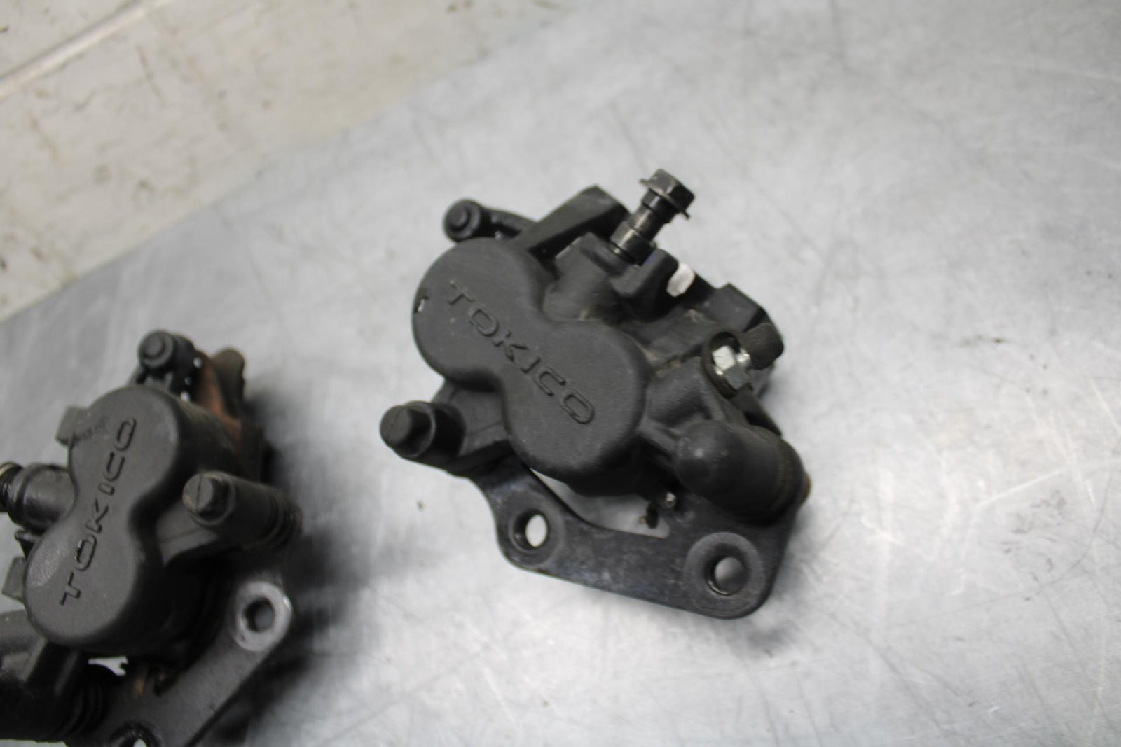 11-14 KAWASAKI VERSYS 650 LE 650C RIGHT LEFT FRONT BRAKE CALIPER SET PAIR BB498