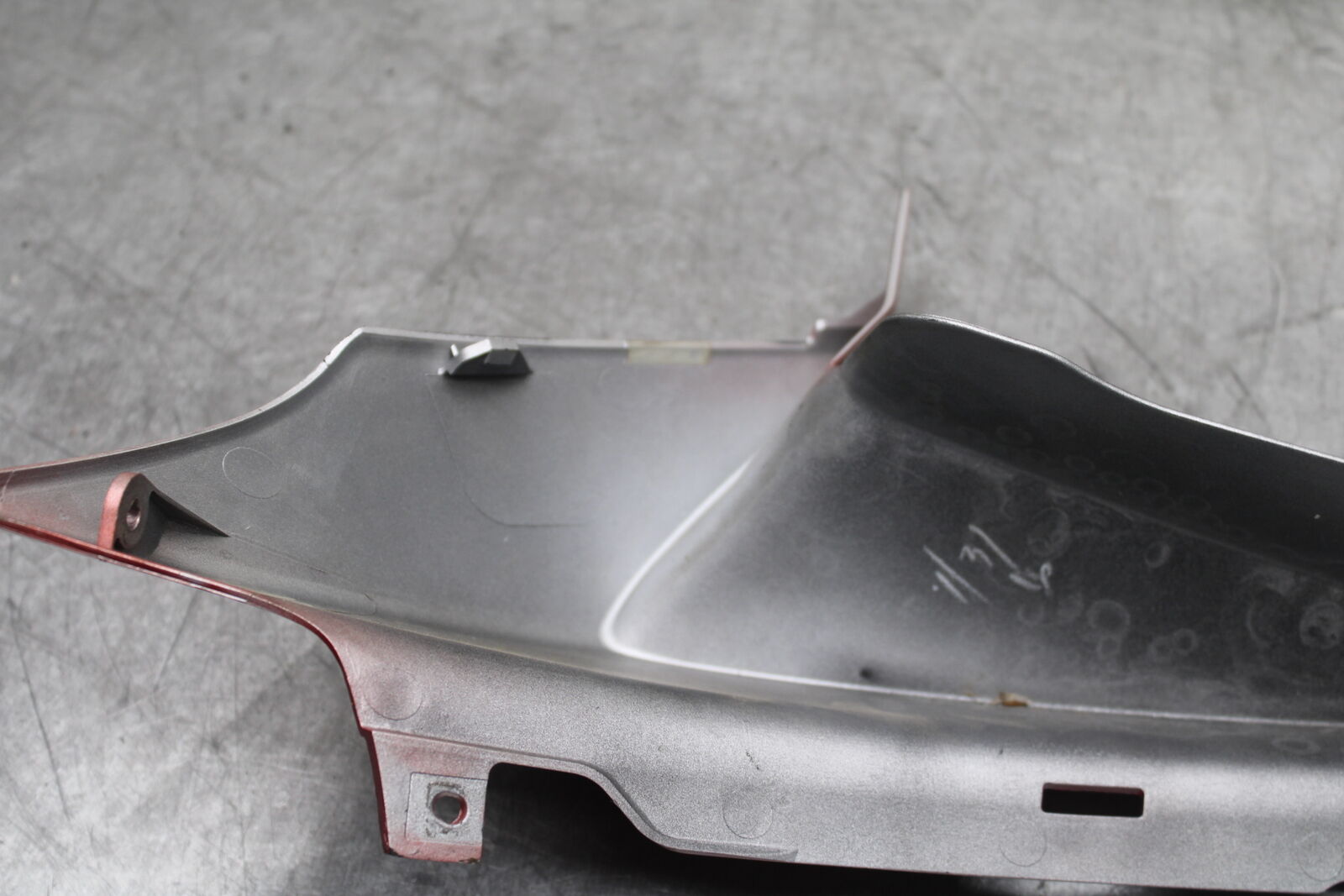 08-10 SUZUKI GSXR 600  RIGHT FRONT UPPER NOSE FAIRING COWL SHROUD BB101