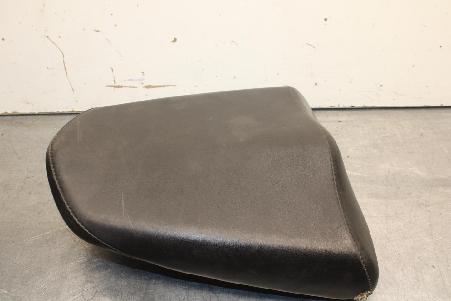 11-19 HONDA CBR125R REAR BACK PASSENGER TANDEM SEAT PAD SADDLE PILLION BB102