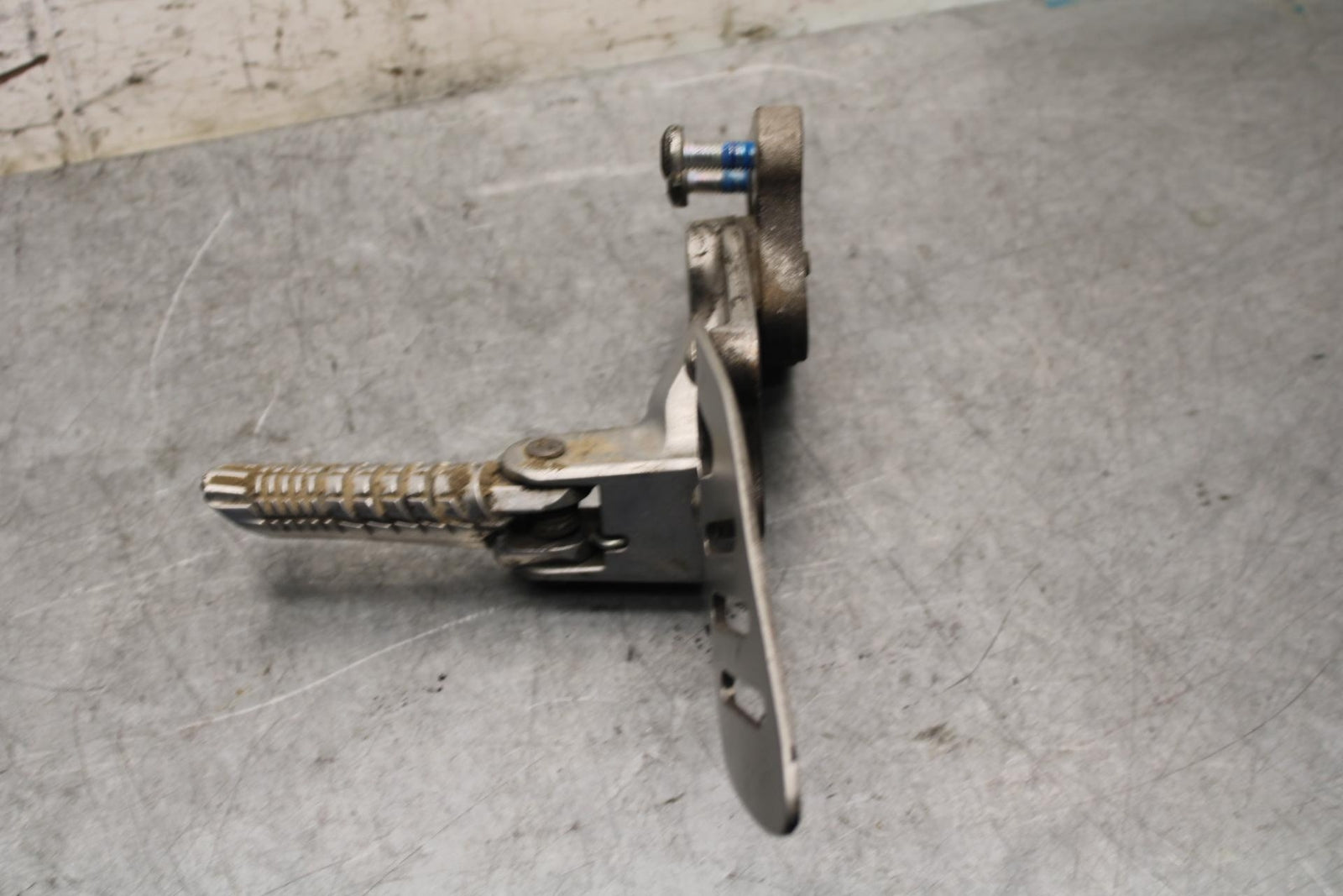 08-10 SUZUKI GSXR750 LEFT REARSET REAR SET DRIVER FOOT PEG REST STOP BB58