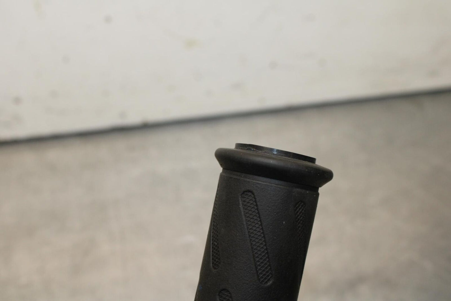 2006 Suzuki SV650 RIGHT THROTTLE GRIP BB93