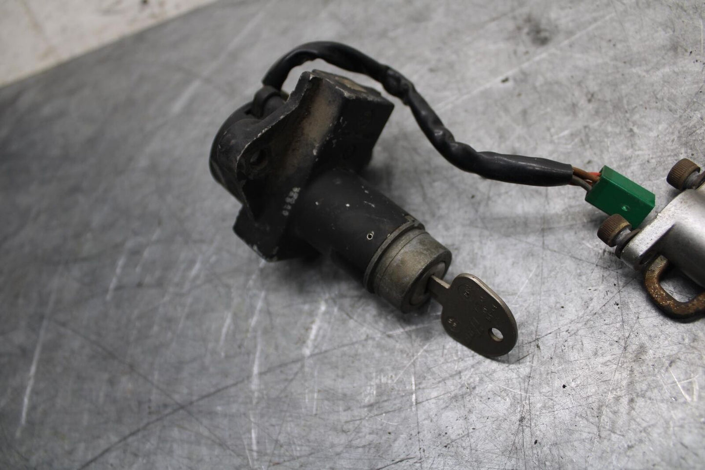 1982 Suzuki GS450L IGNITION LOCK KEY SET W/ GAS CAP AND SEAT LOCK BB52