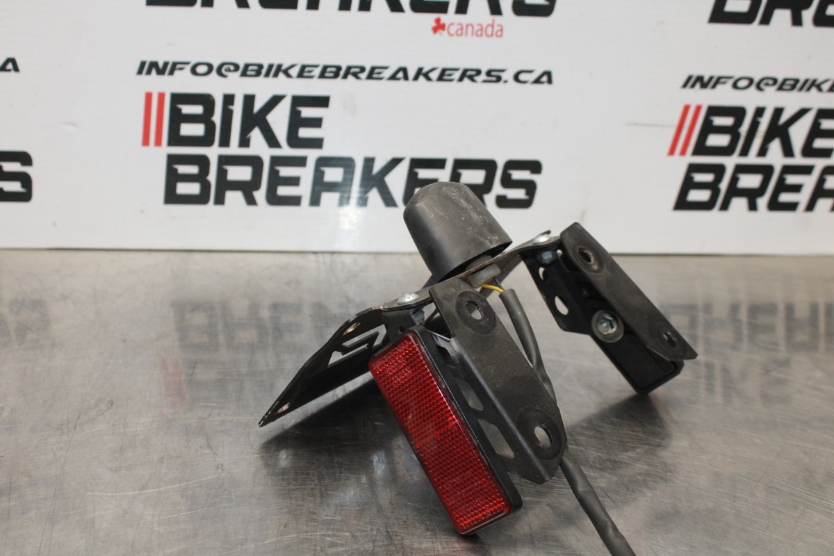 08-10 SUZUKI GSXR 600 FENDER ELIMINATOR LICENSE PLATE BRACKET & LIGHT BB765