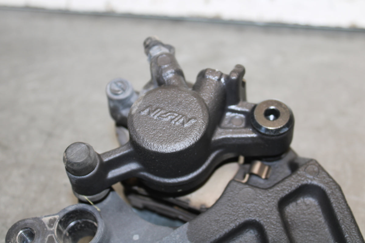 19-23 KAWASAKI NINJA ZX6R REAR BACK BRAKE CALIPER W MOUNT BRACKET BB701