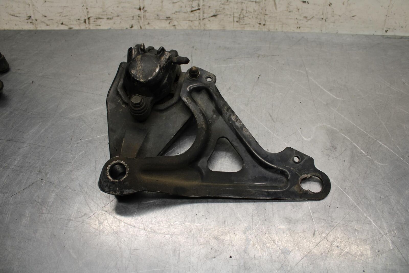 1979 Yamaha XS1100 REAR BACK BRAKE CALIPER W MOUNT BRACKET BB572