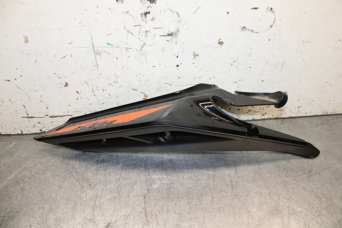 17-24 KTM 390 DUKE RIGHT REAR BACK TAIL FAIRING COWL SHROUD BB734