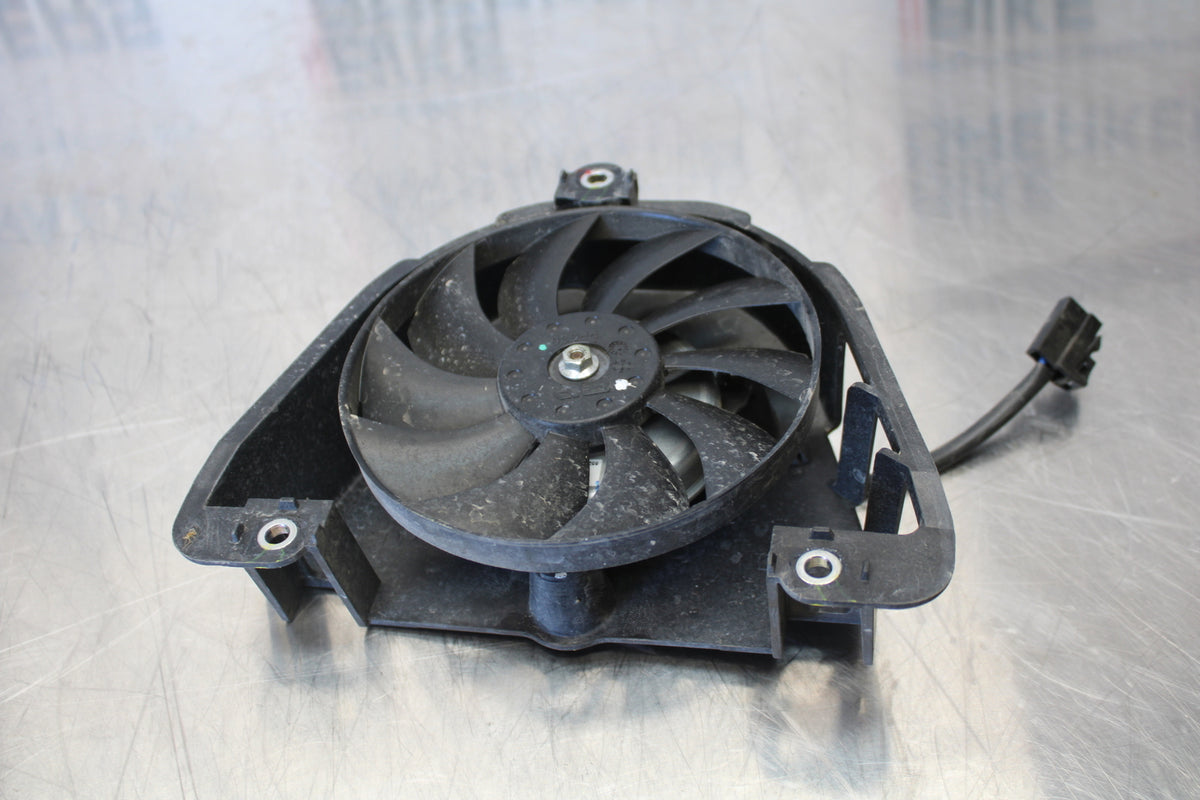 23 YAMAHA YZF R3 ENGINE RADIATOR COOLING FAN BB147