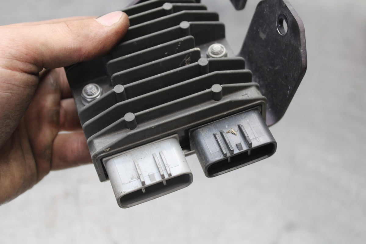 12 TRIUMPH STREET TRIPLE R RECTIFIER VOLTAGE REGULATOR BB914